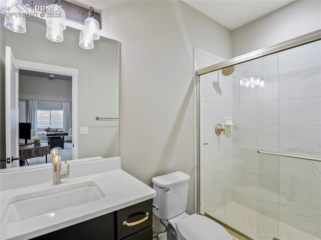 Image 41 of 49: Bathroom