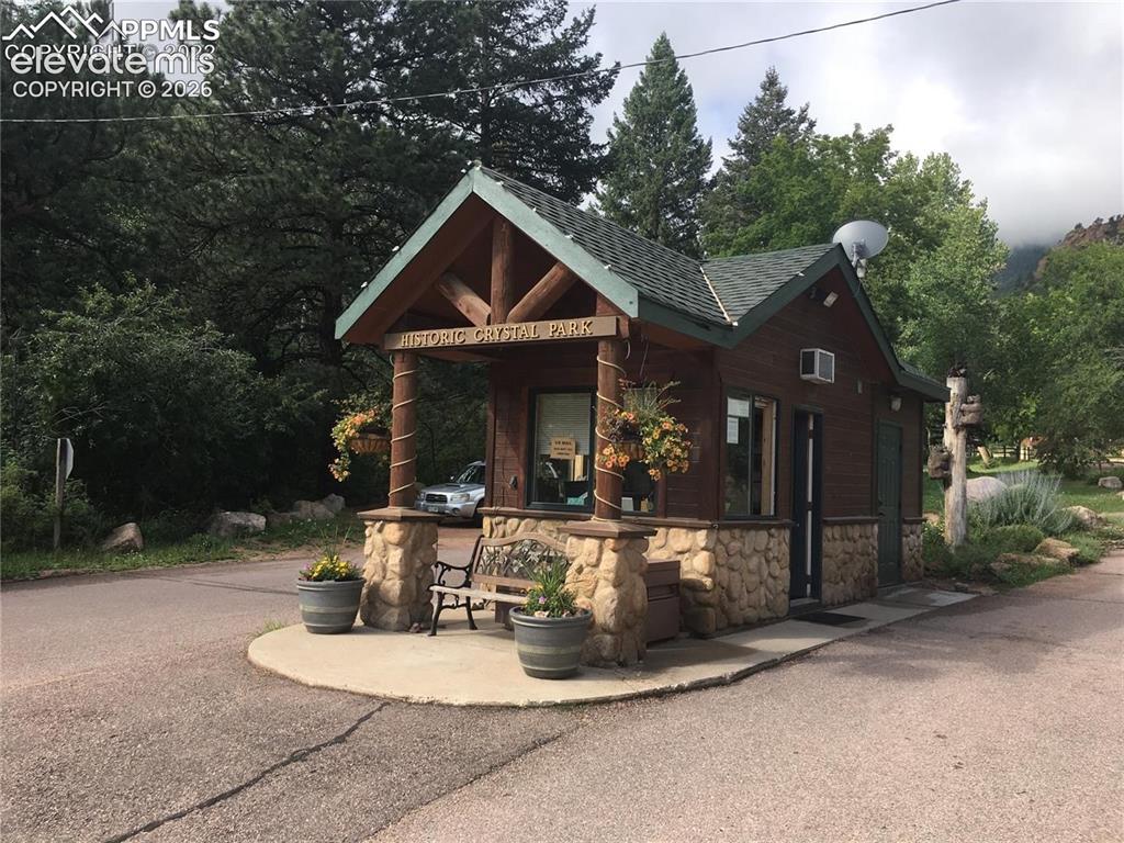 Image 16 of 21: Manned gatehouse