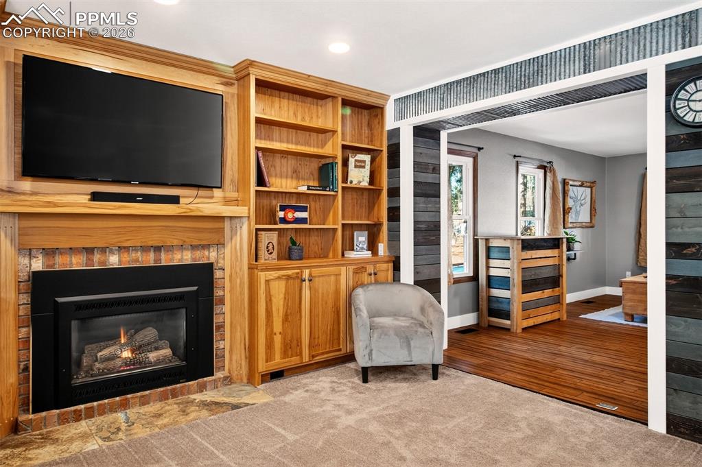 Image 11 of 45: Sitting Room