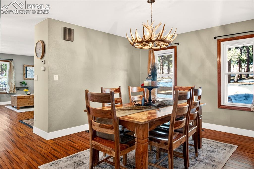 Image 20 of 45: Dining Area