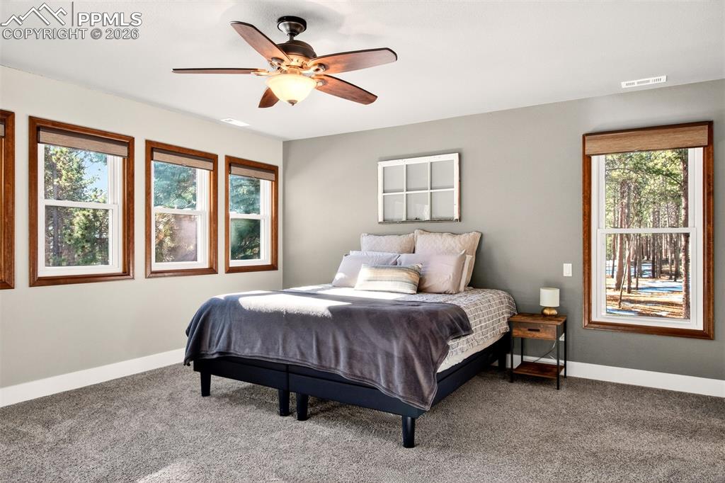 Image 22 of 45: Bedroom