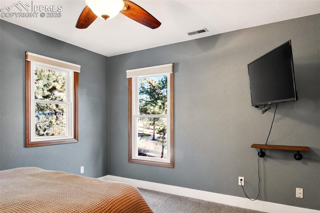 Image 28 of 45: Bedroom