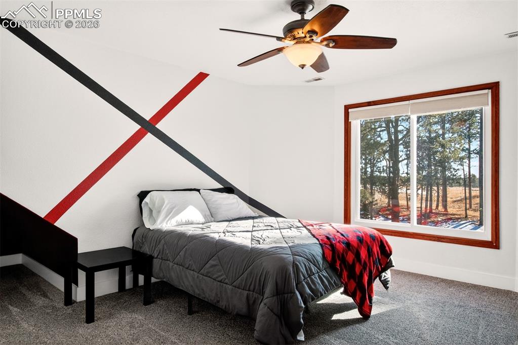 Image 31 of 45: Bedroom