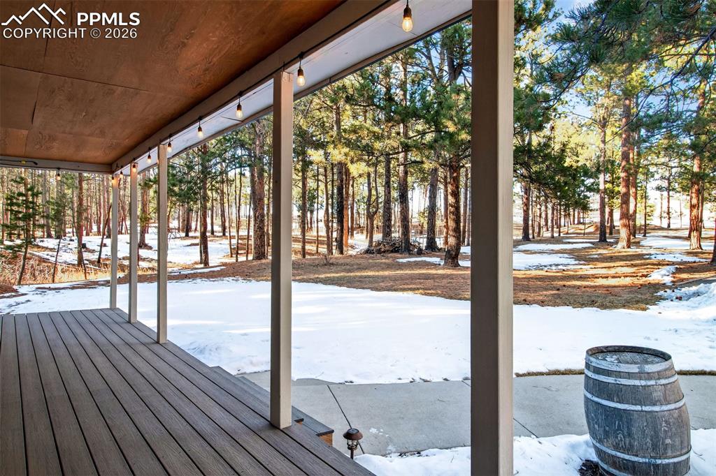 Image 42 of 45: Deck