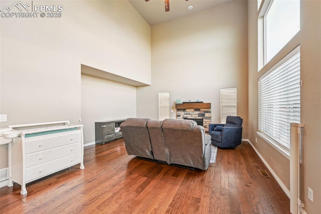 Image 11 of 50: Living Room