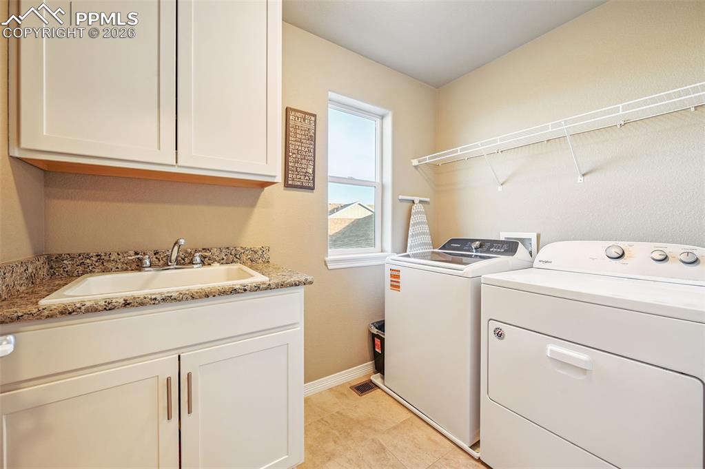 Image 17 of 50: Laundry