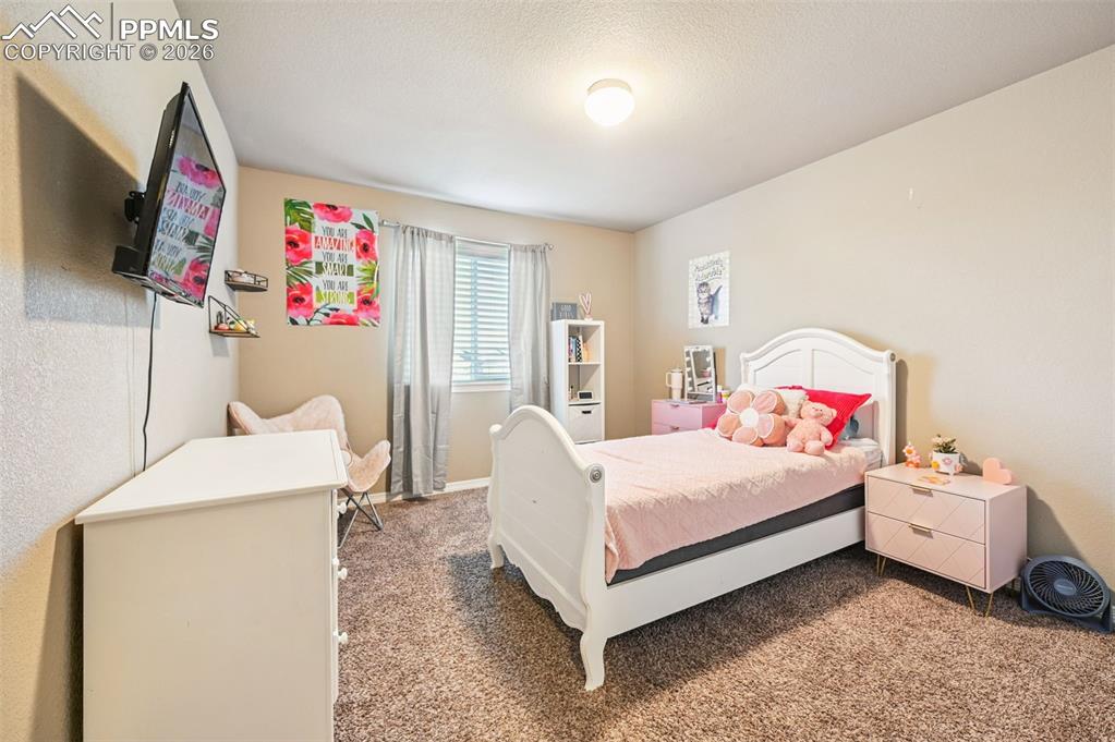 Image 18 of 50: Bedroom