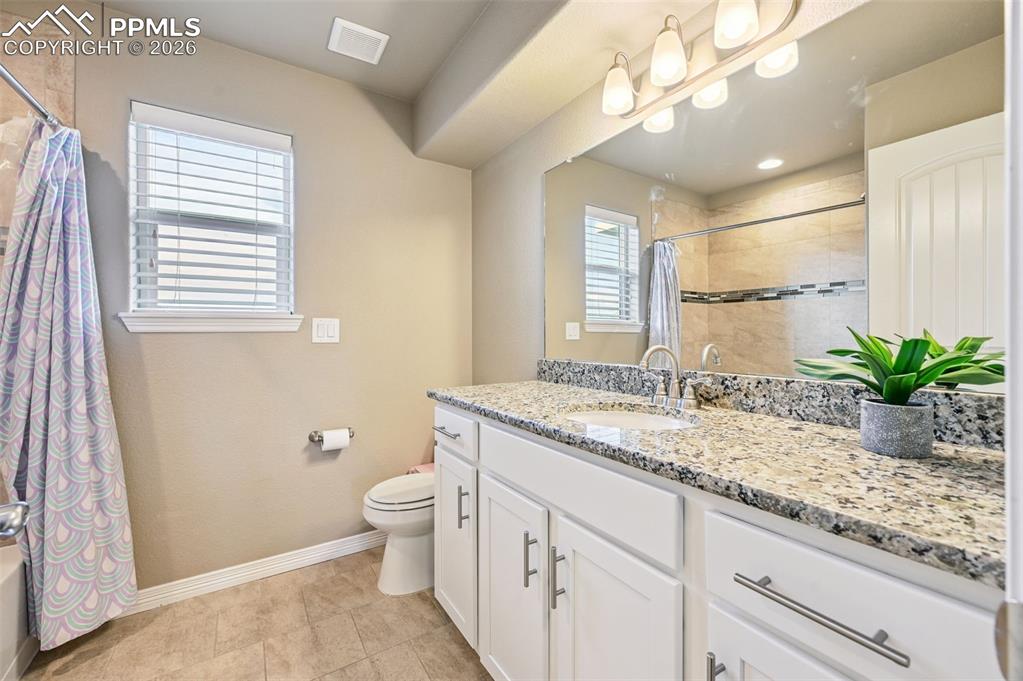 Image 20 of 50: Bathroom