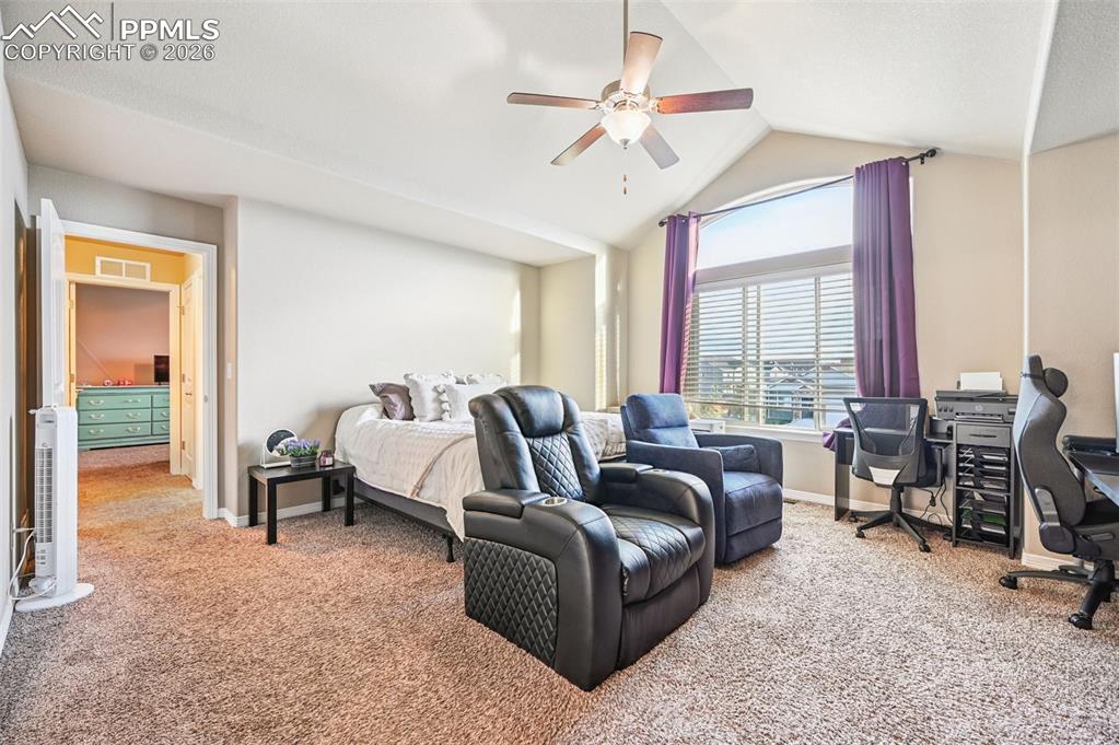 Image 24 of 50: Bedroom