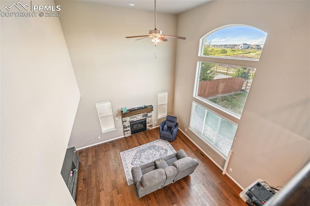 Image 3 of 50: Sitting Room