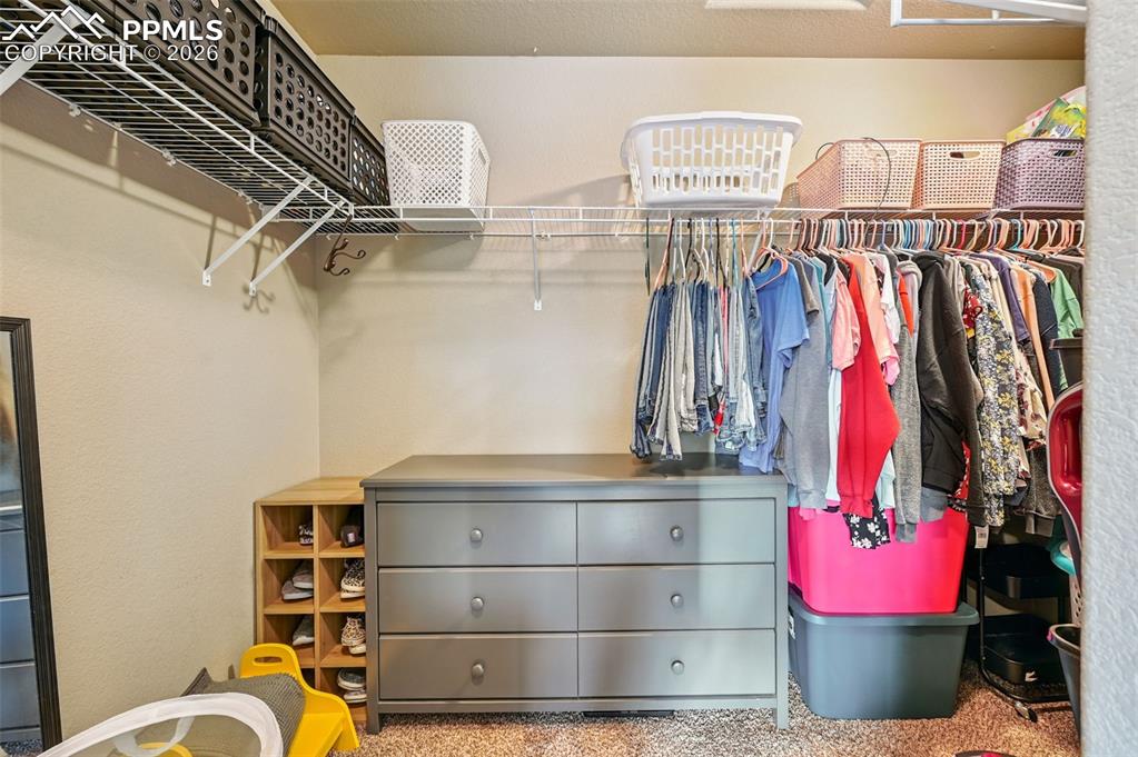 Image 31 of 50: Closet