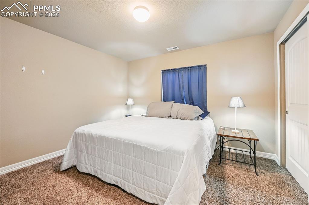 Image 37 of 50: Bedroom