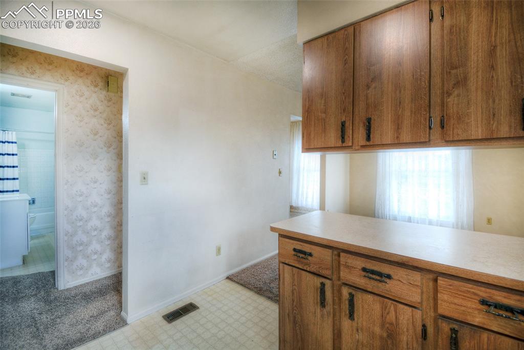 Image 11 of 31: Kitchen