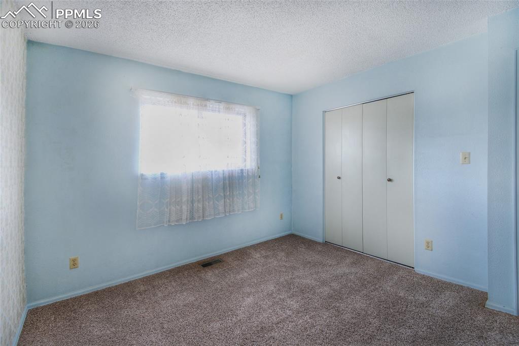 Image 16 of 31: Bedroom