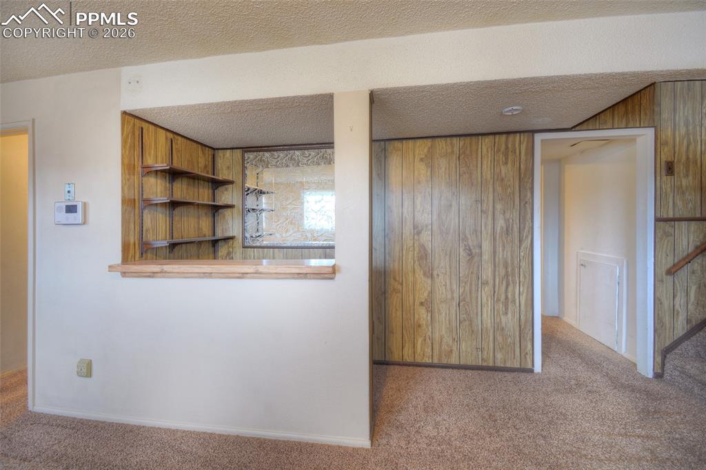 Image 20 of 31: Kitchen