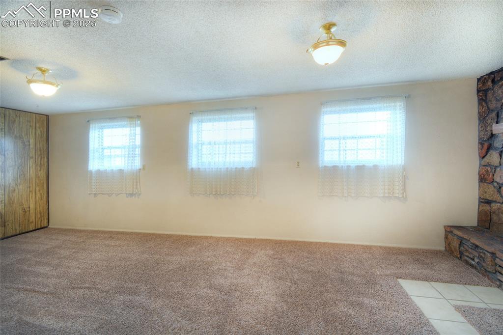 Image 21 of 31: Bedroom