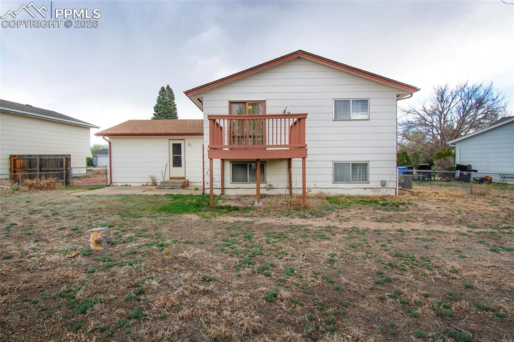 Image 27 of 31: Back of Structure