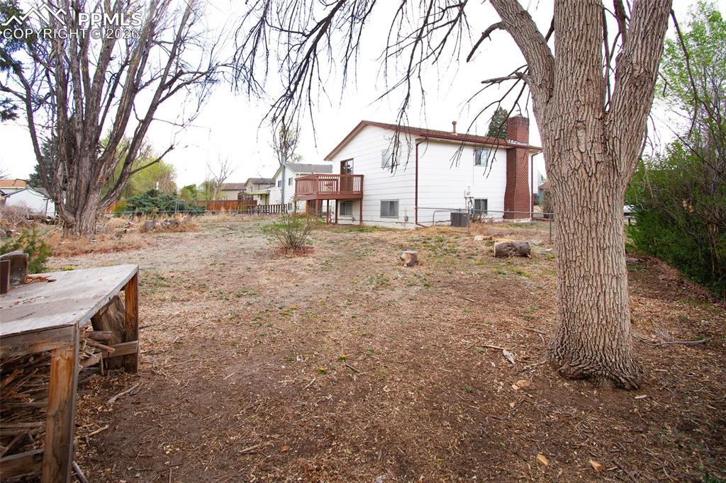 Image 28 of 31: Yard