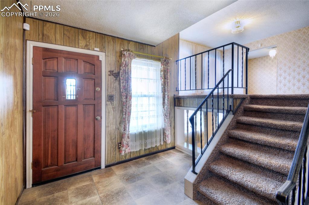 Image 3 of 31: Entry