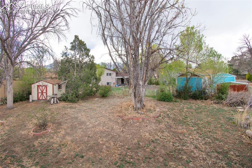 Image 31 of 31: Yard