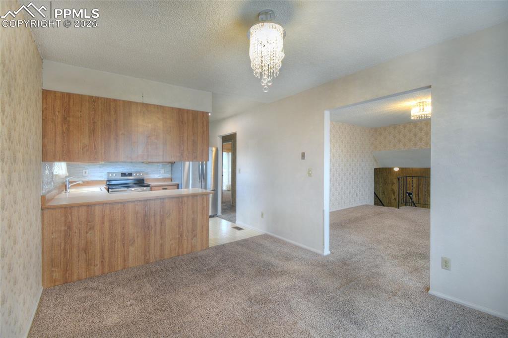 Image 8 of 31: Kitchen