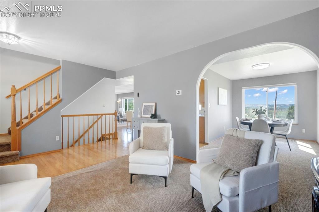 Image 20 of 50: Sitting Room