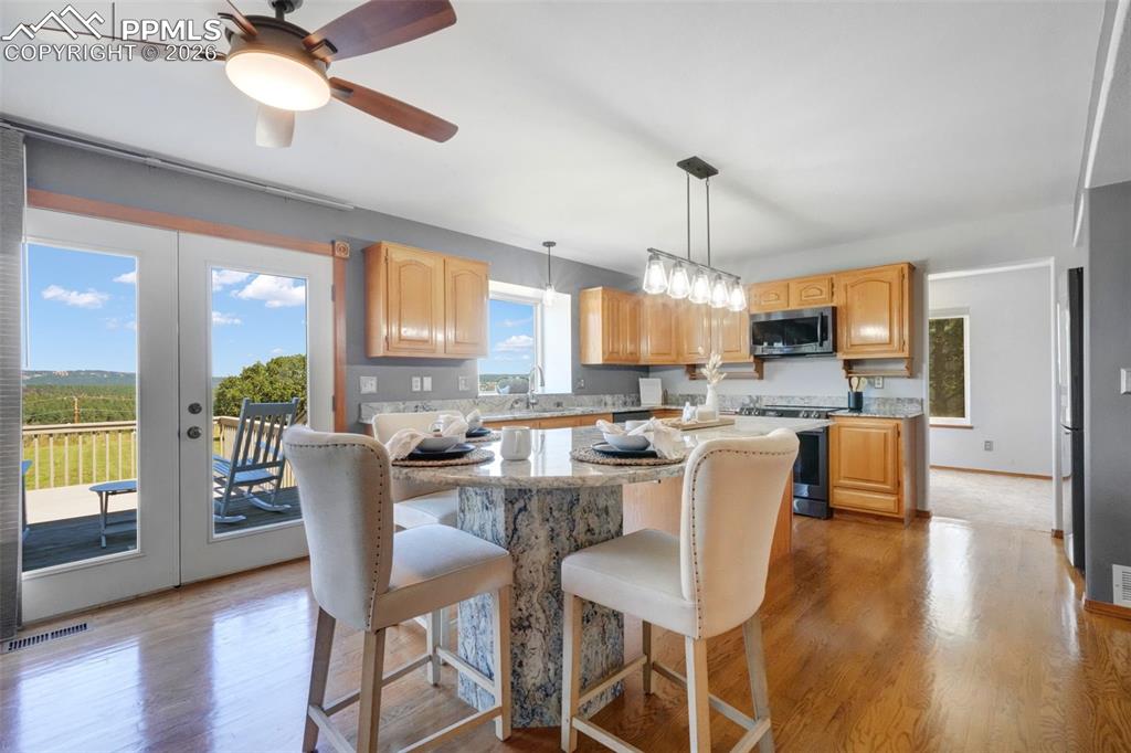 Image 22 of 50: Stainless Steel Appliances