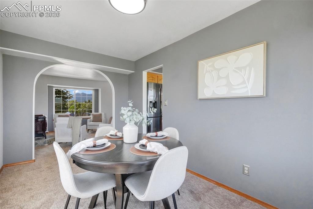 Image 26 of 50: Dining Room