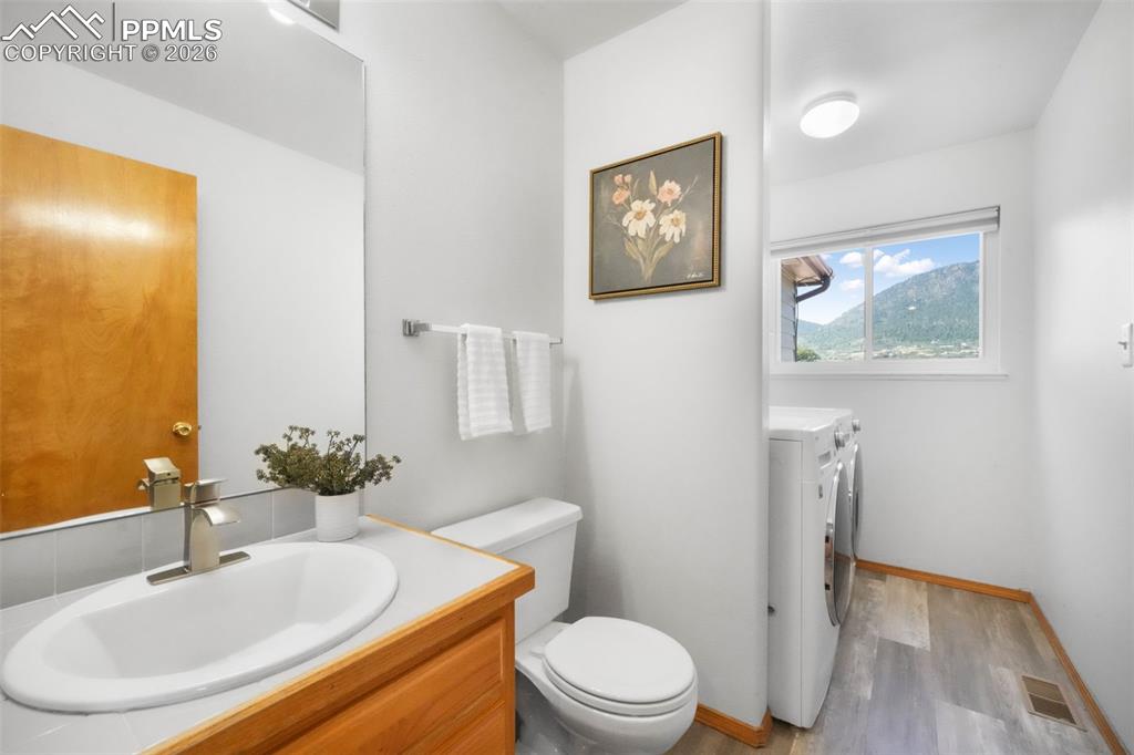 Image 31 of 50: Laundry