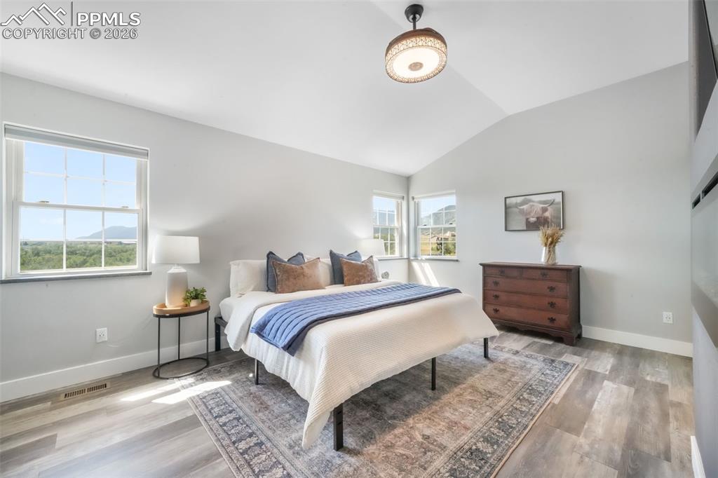 Image 32 of 50: Master Bedroom