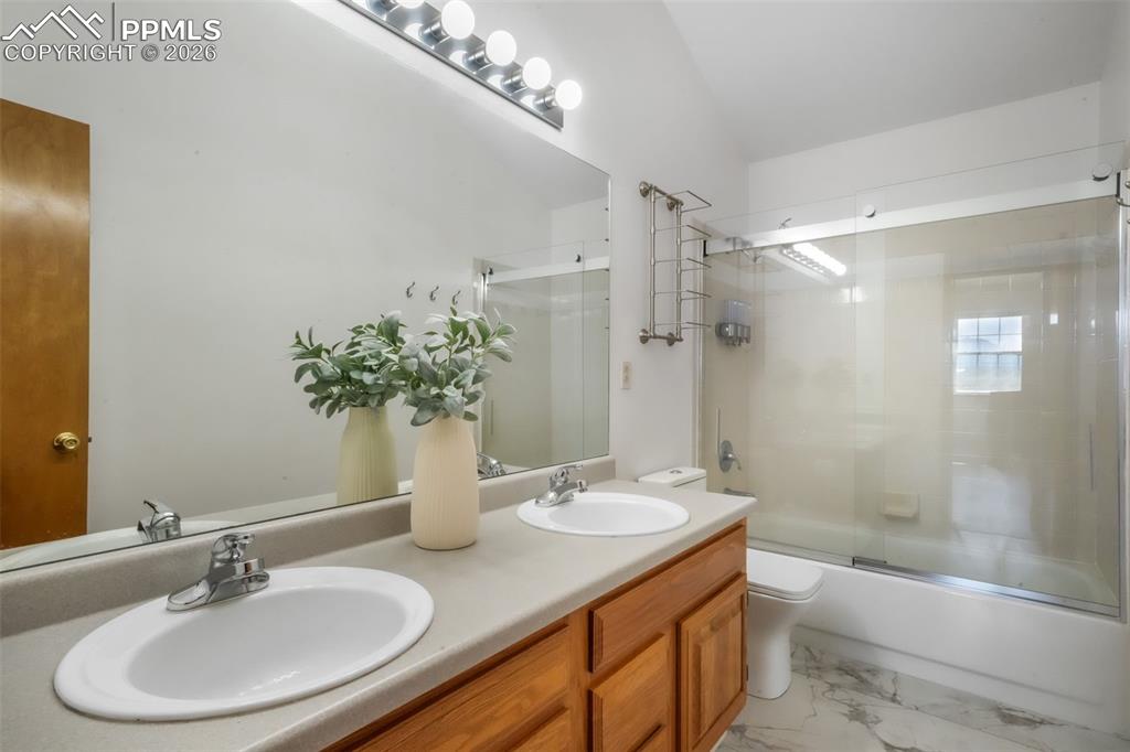 Image 37 of 50: Dual Sinks