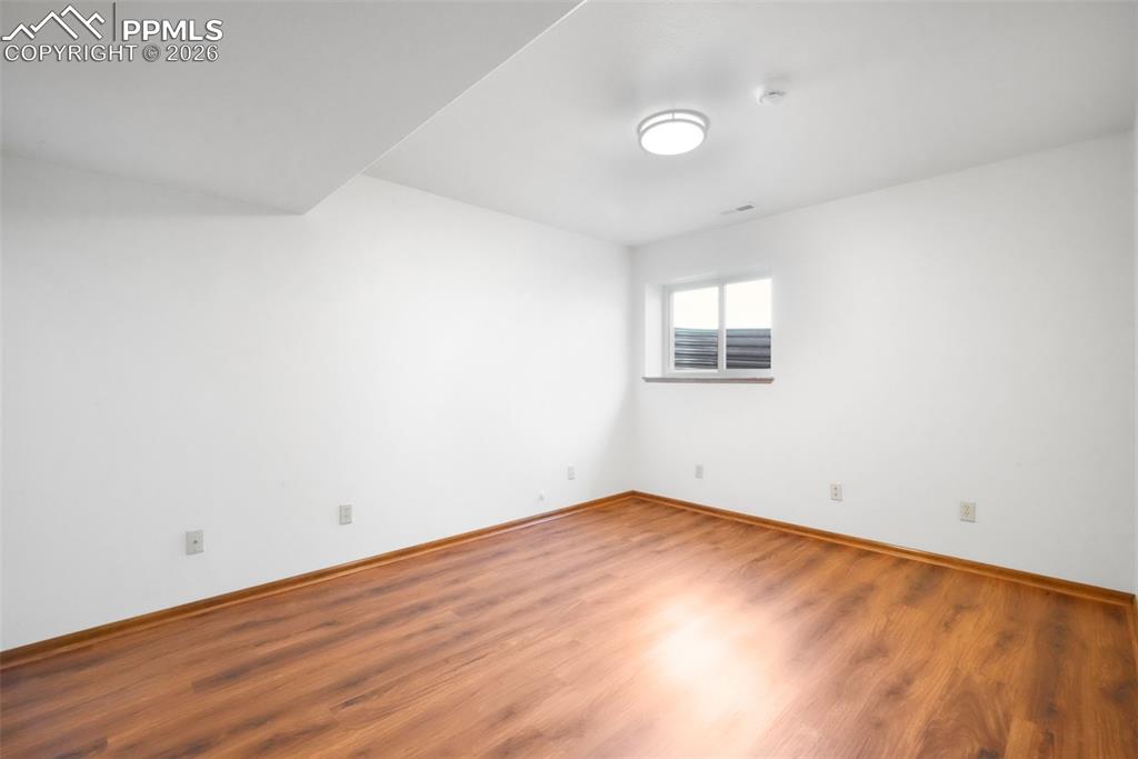 Image 43 of 50: Bedroom