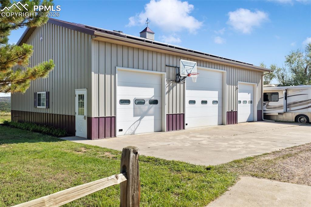 Image 6 of 50: 7 Car Detached Garage