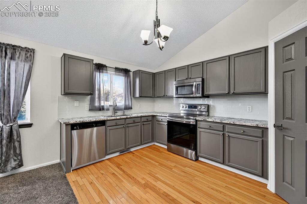 Image 10 of 33: Kitchen