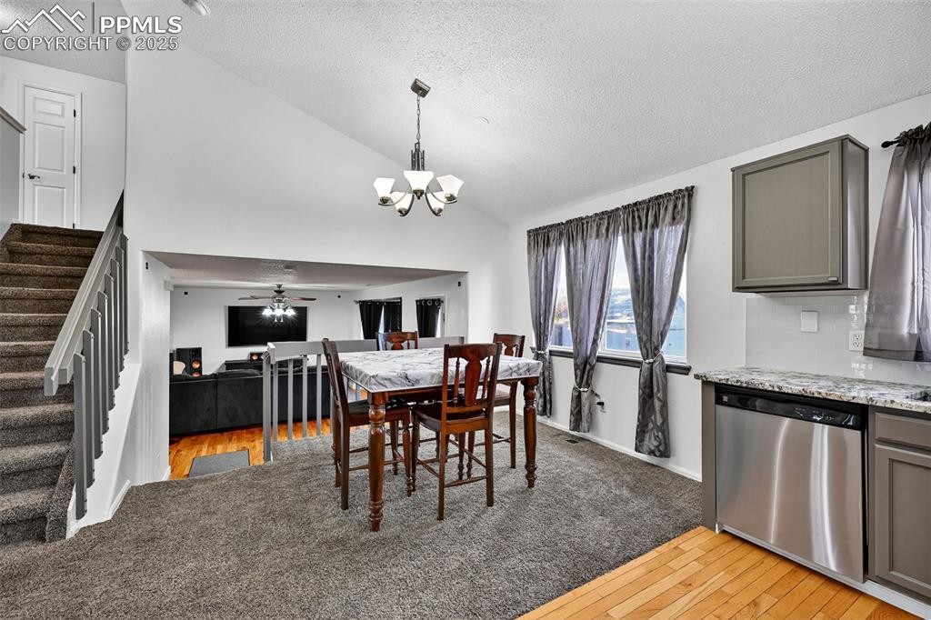 Image 11 of 33: Dining Area