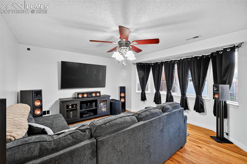 Image 13 of 33: Family Room