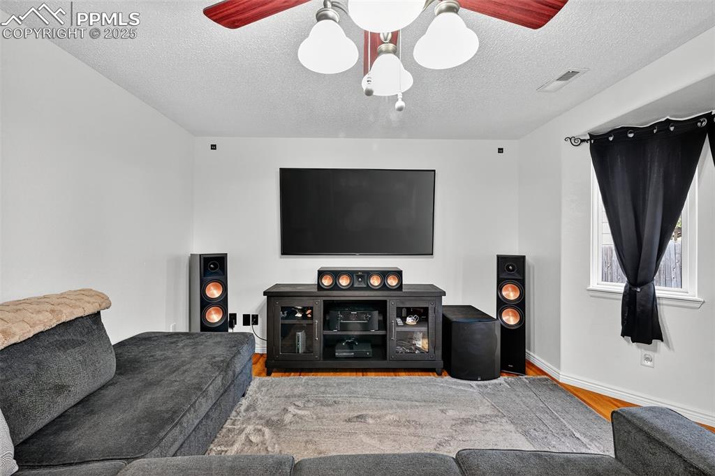 Image 14 of 33: Family Room