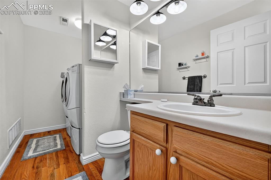 Image 15 of 33: Bathroom