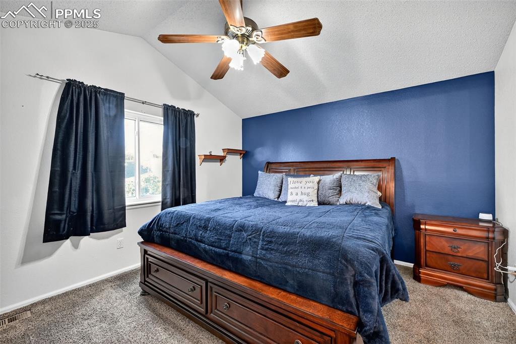 Image 17 of 33: Bedroom