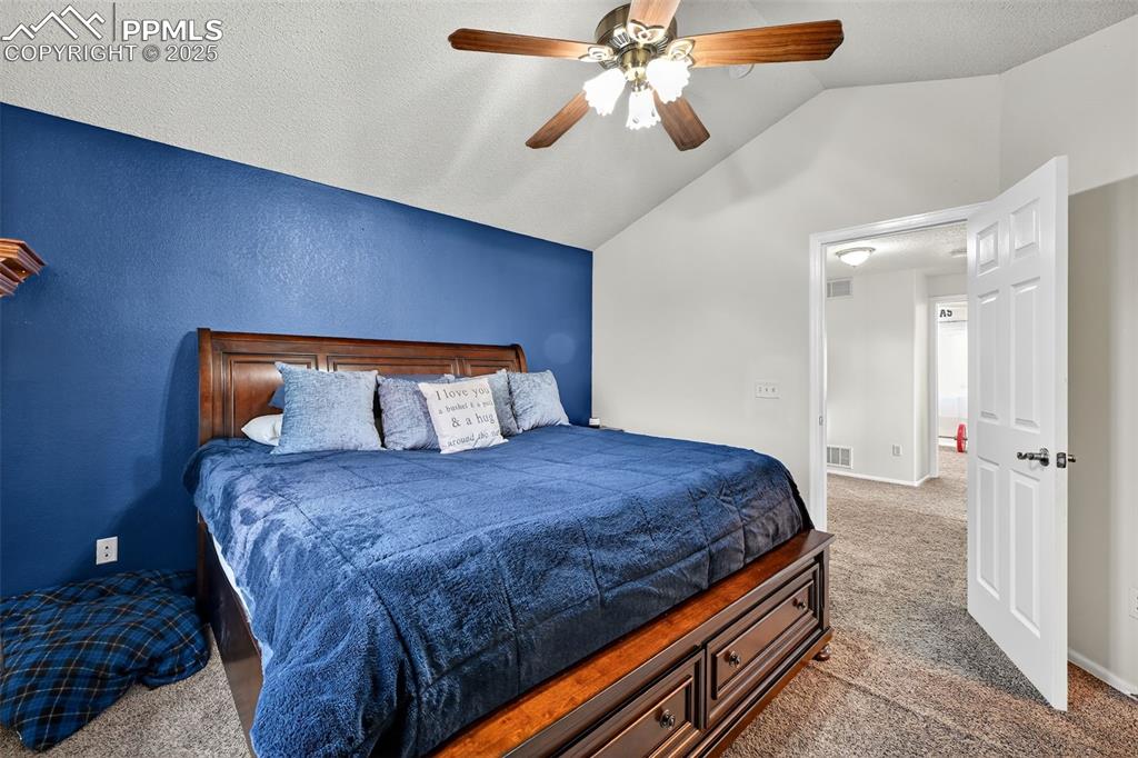 Image 18 of 33: Bedroom