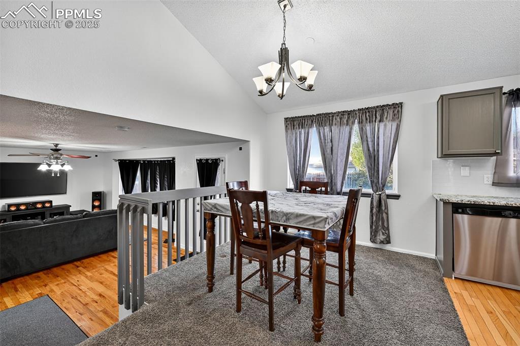 Image 7 of 33: Dining Area