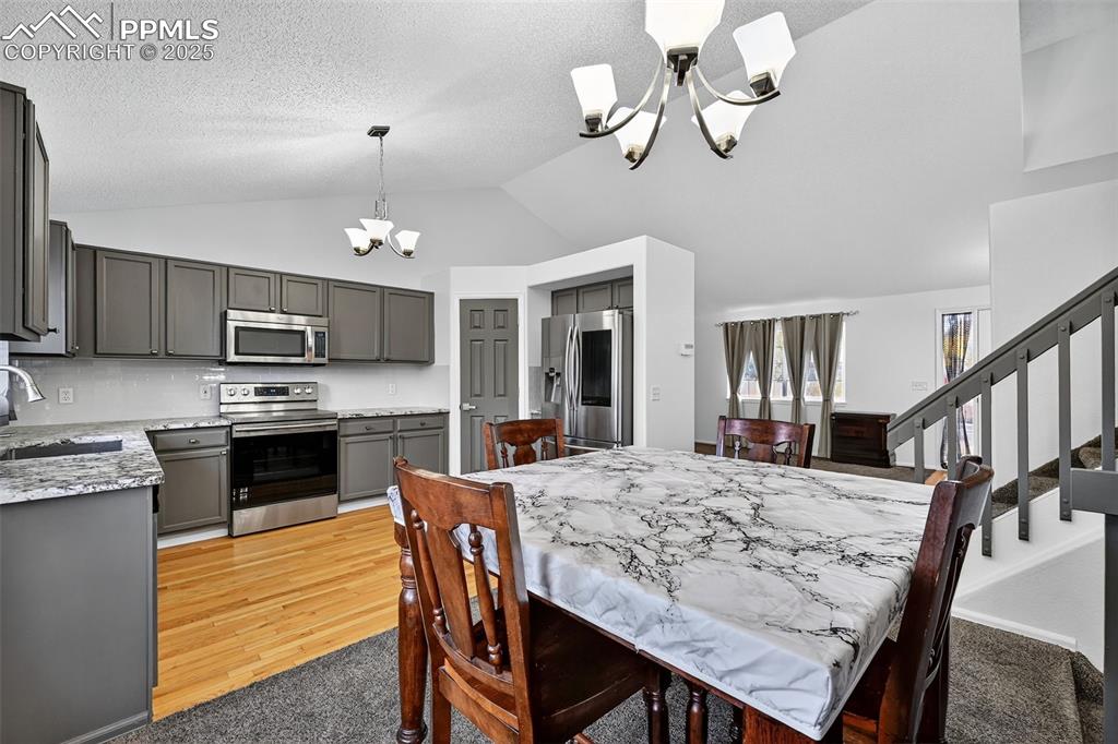 Image 8 of 33: Dining Area