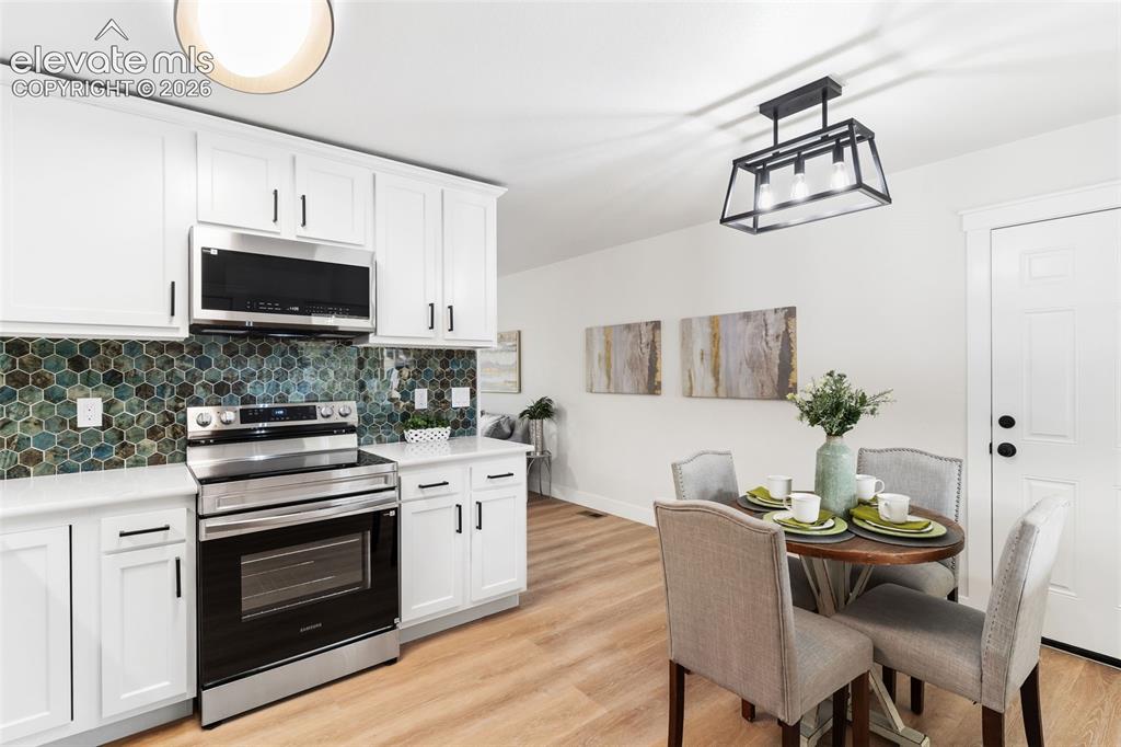 Image 11 of 47: Kitchen