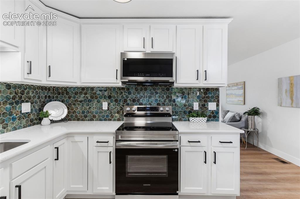 Image 13 of 47: Kitchen