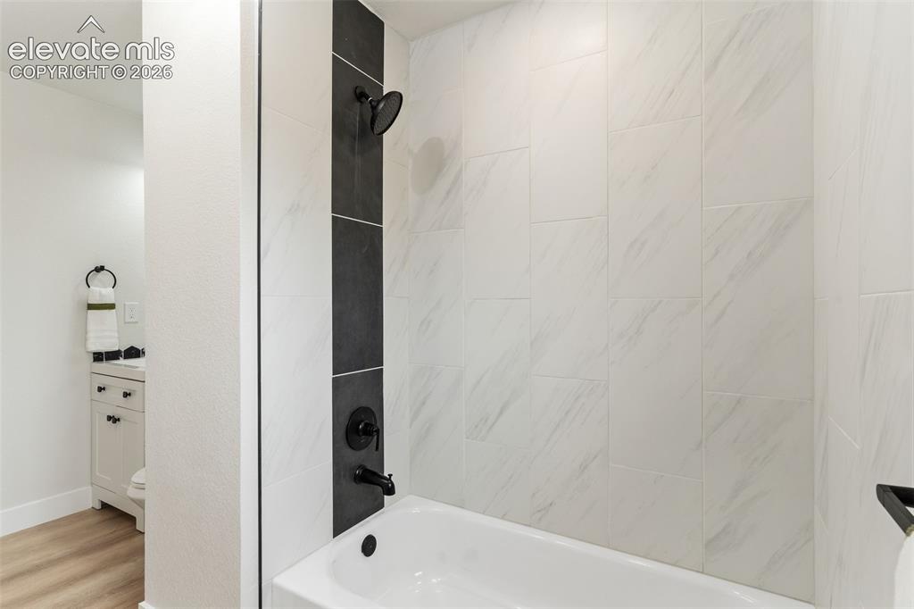 Image 21 of 47: Bathroom