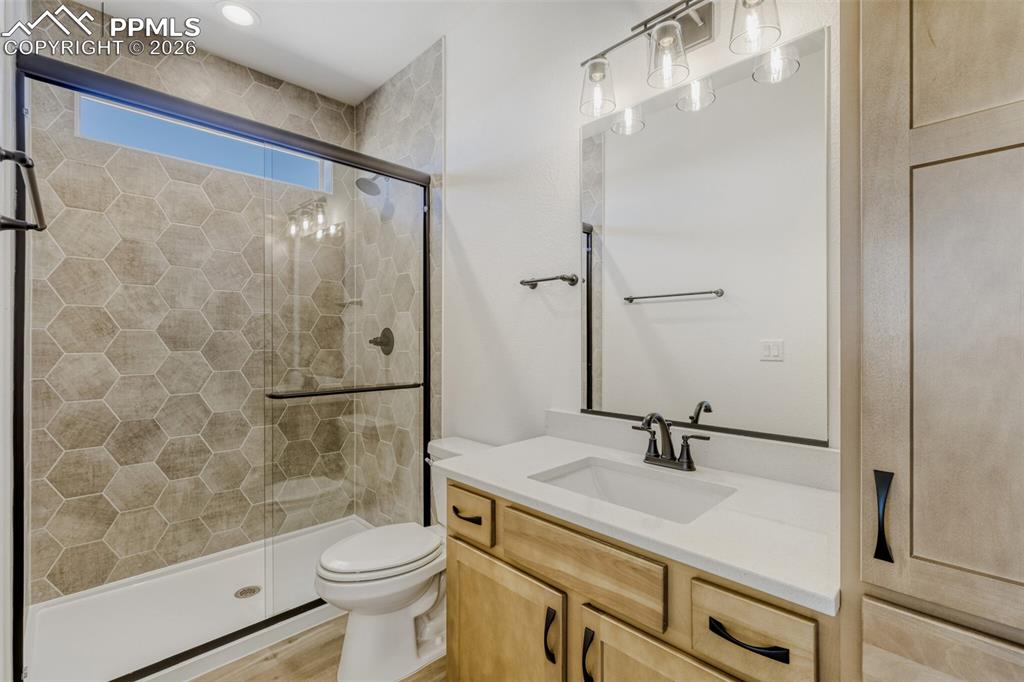 Image 20 of 28: Bathroom