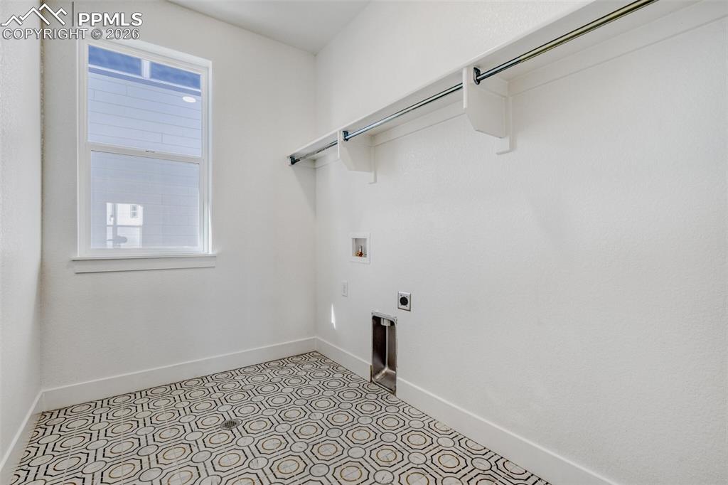 Image 22 of 28: Laundry