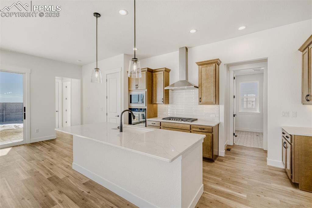 Image 6 of 28: Kitchen