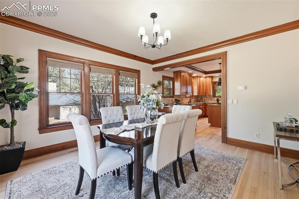 Image 12 of 47: Dining Area