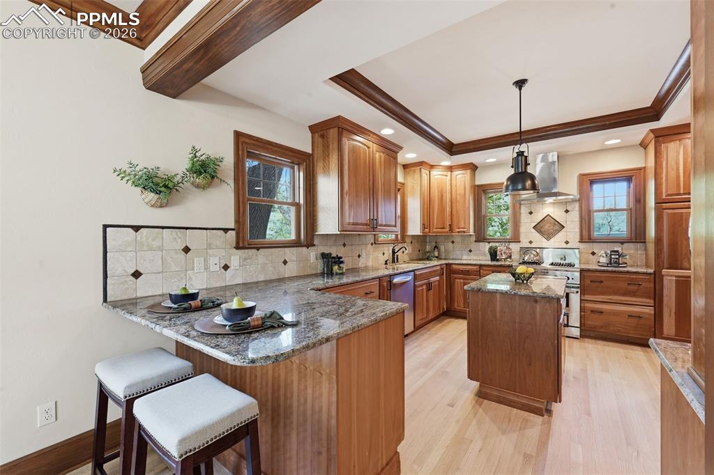 Image 13 of 47: Kitchen